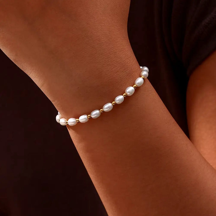Elegant Romantic Bracelet with Pearls