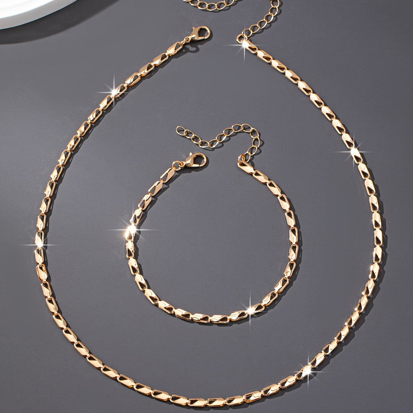 Elegant 18k Gold Necklace and Bracelet Set