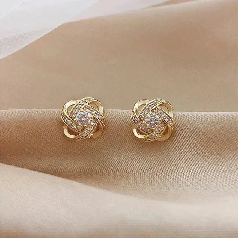 Bundel: Gouden spiralen oorbellen met kristallen + Oorbellen met gouden kruis en zirconia