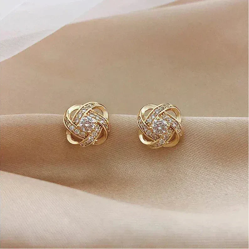 Bundle: Bracelet set 5 pieces in gold + Gold spiral earrings with crystals