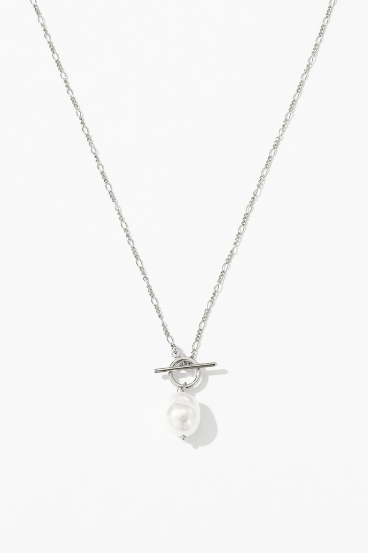 Elegant Necklace with Gold Pearls