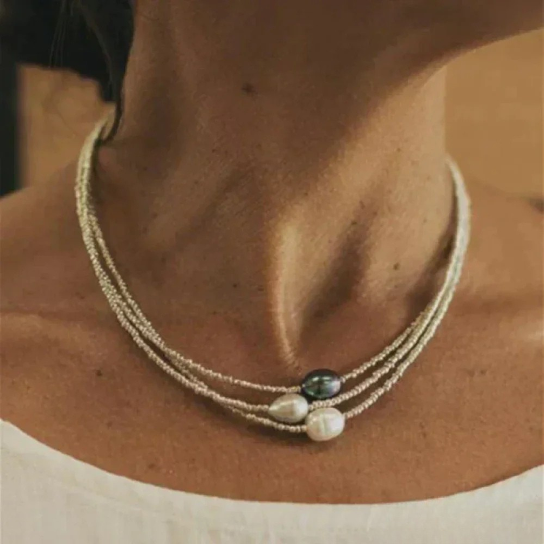 Vintage style pearl necklace