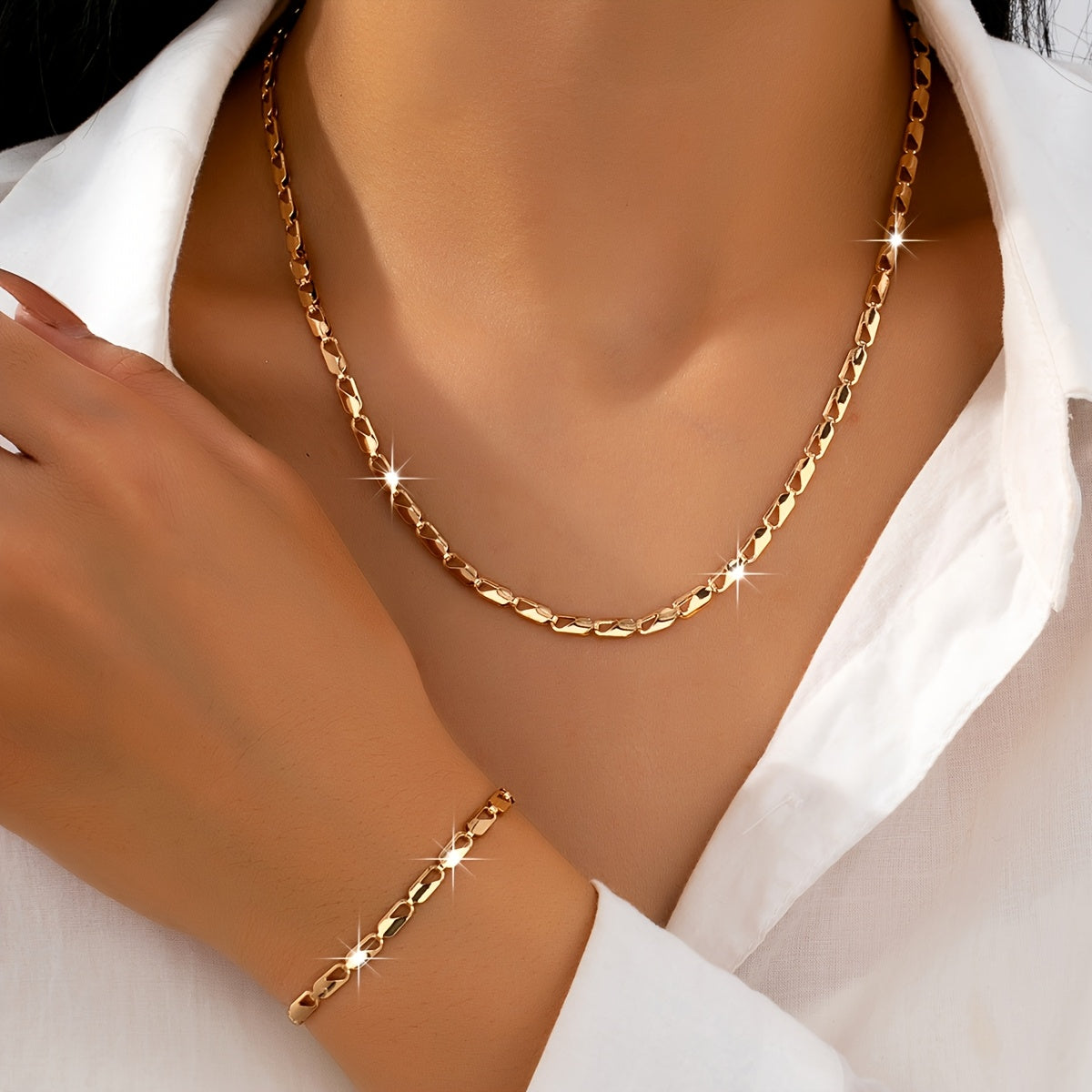 Elegant 18k Gold Necklace and Bracelet Set