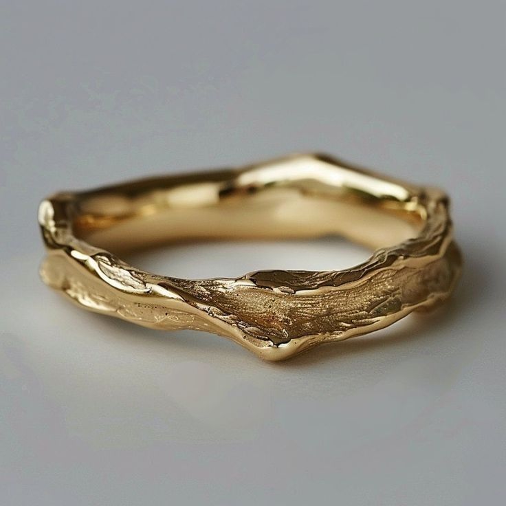 Golden Hammered Ring™ – Vintage Style