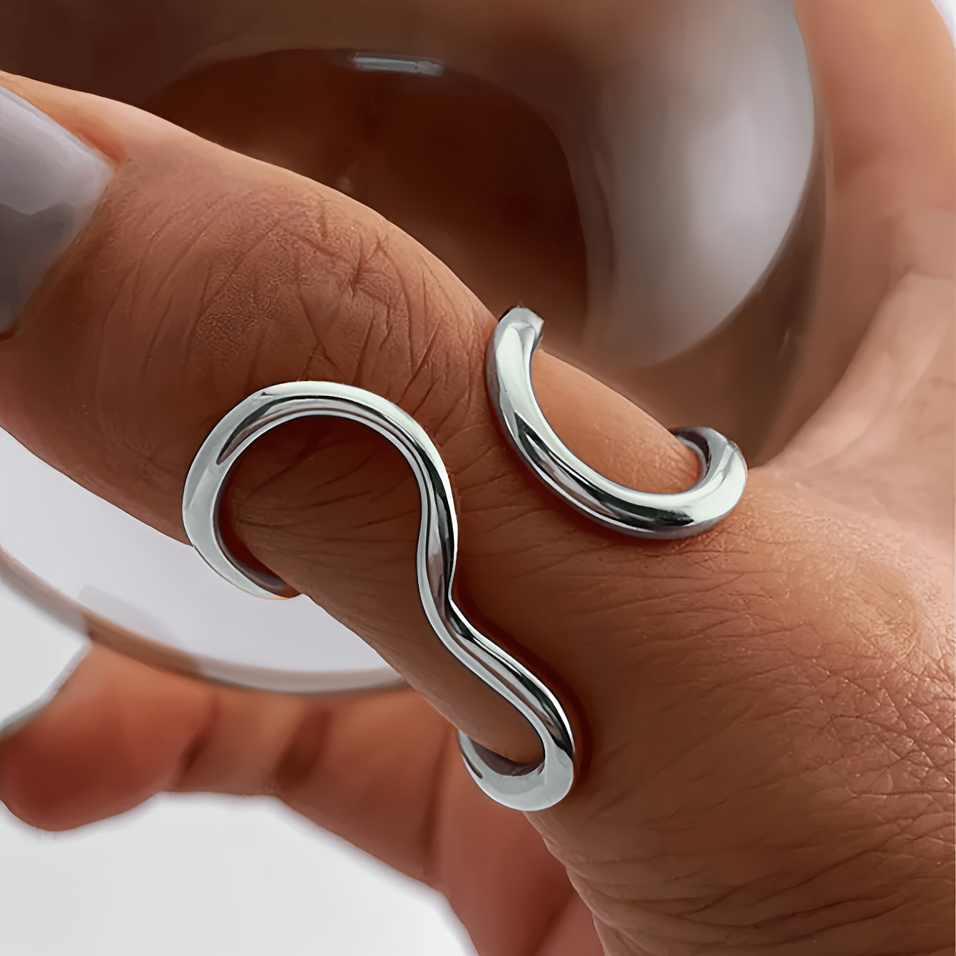 Chique Ring met Asymmetrische Golf