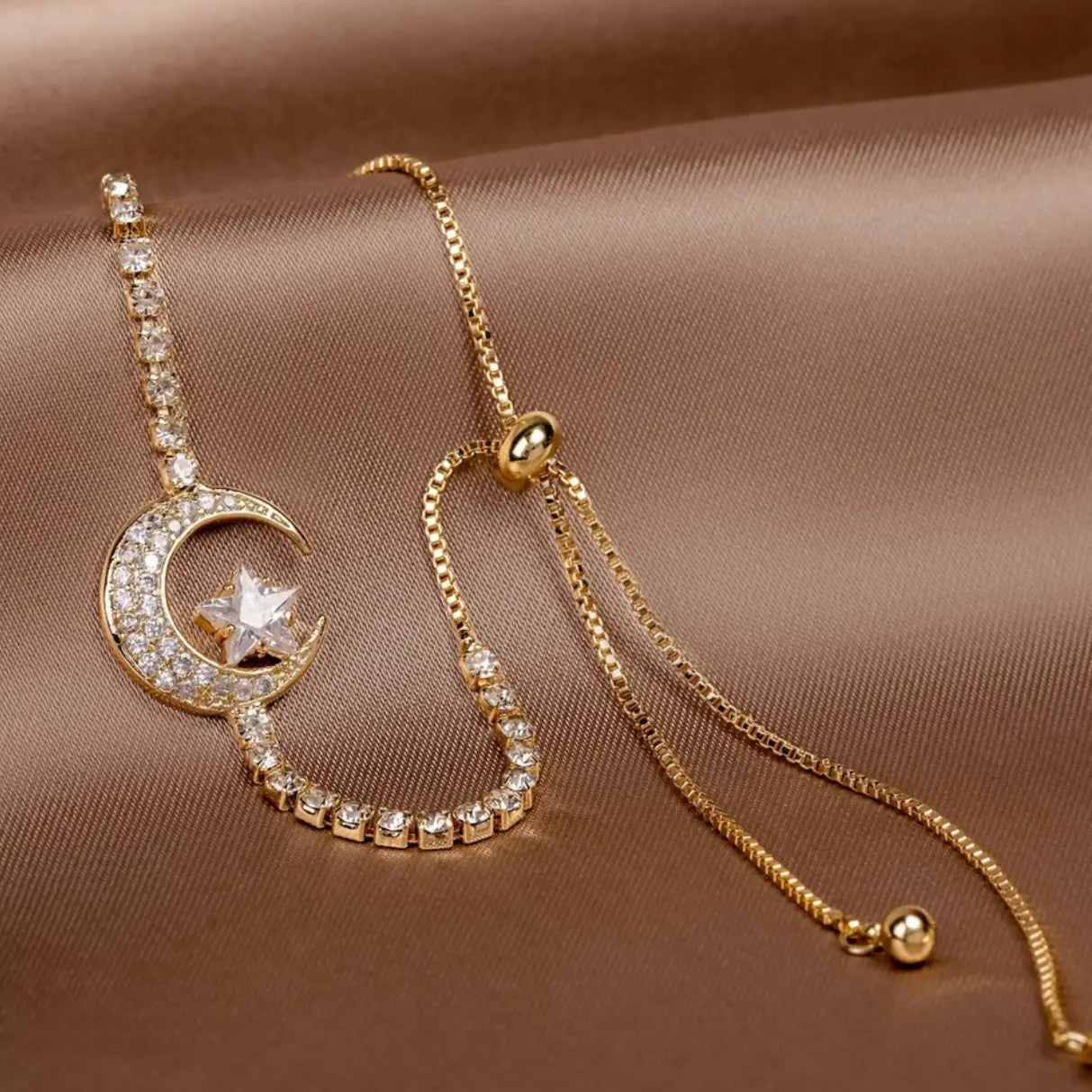 Armband met Maanhanger van Zirkonium en Goud