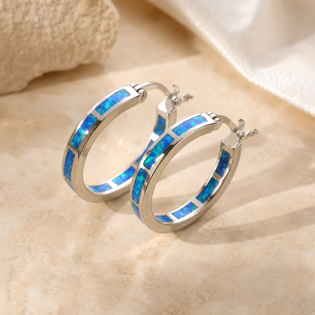 Bundel: Chique Oorbellen in Cirkel met Blauwe Vuur Opal + Elegante Oorbellen met Gouden Emaille