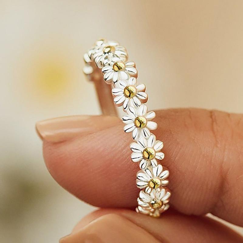 Marguerite Ring – Silver & Painted Softness