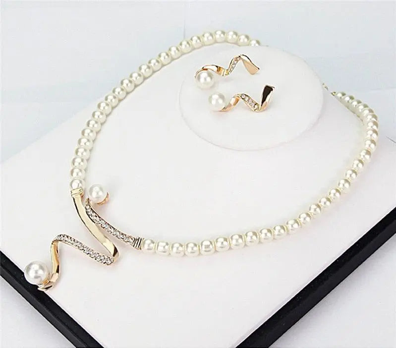 Necklace and Earrings Ensemble with Natural Pearls