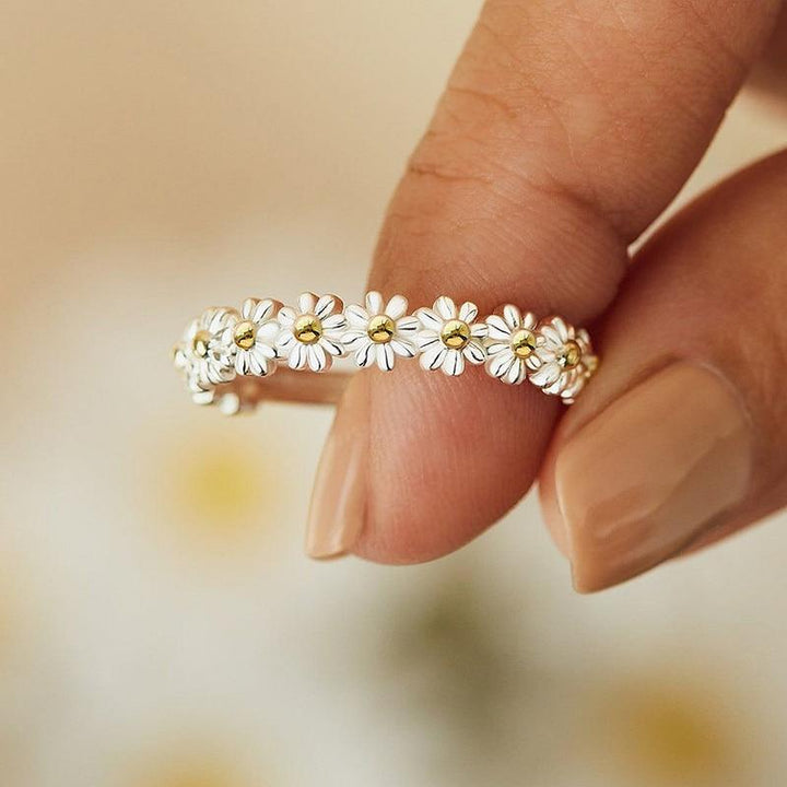 Marguerite Ring – Silver & Painted Softness