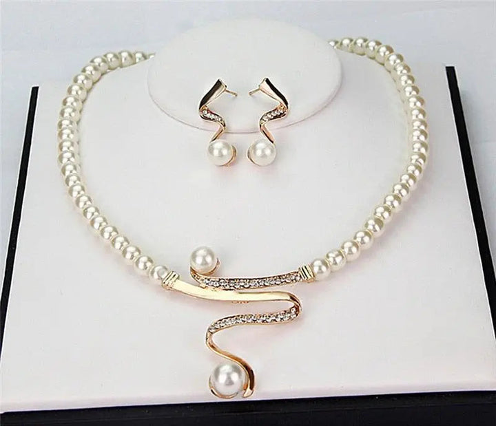 Necklace and Earrings Ensemble with Natural Pearls