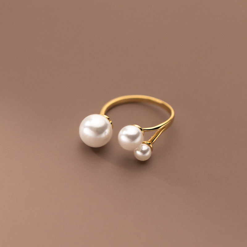 Elegant Ring with Pearl Trio