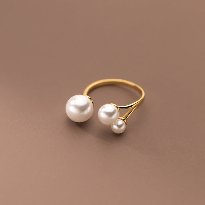Elegant Ring with Pearl Trio