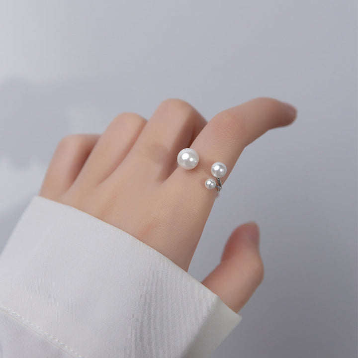 Elegant Ring with Pearl Trio