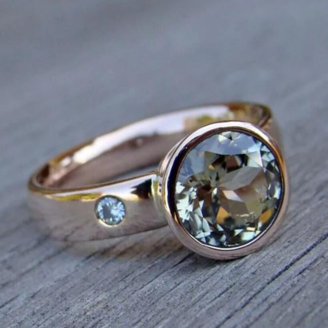 Vintage Engraved Ring with Fine Zirconia