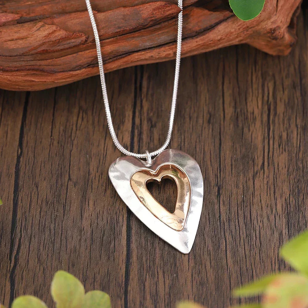 Bundel: Hartvormige oorbellen van zilver en goud + Vintage Hart Ketting van Zilver en Goud