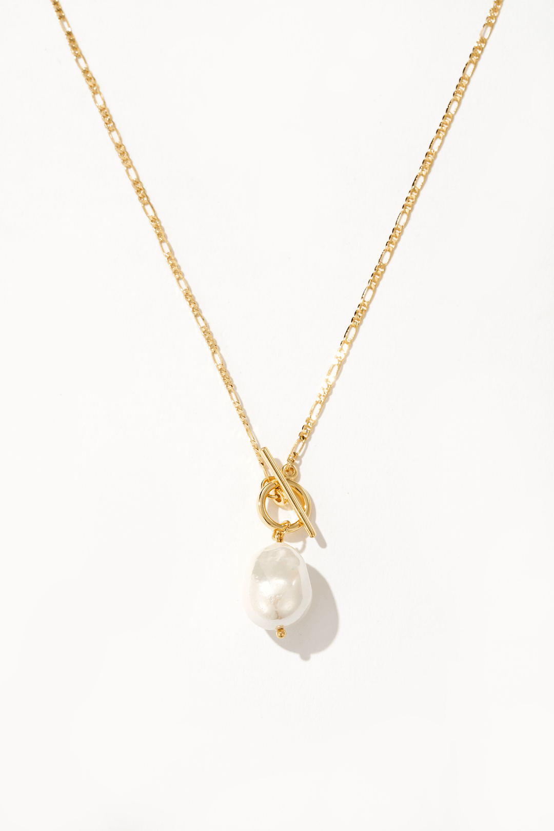 Elegant Necklace with Gold Pearls