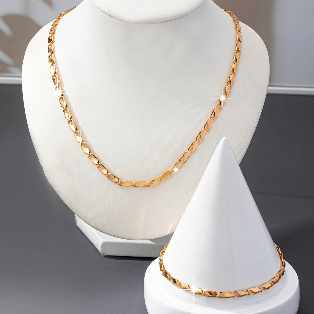 Elegant 18k Gold Necklace and Bracelet Set