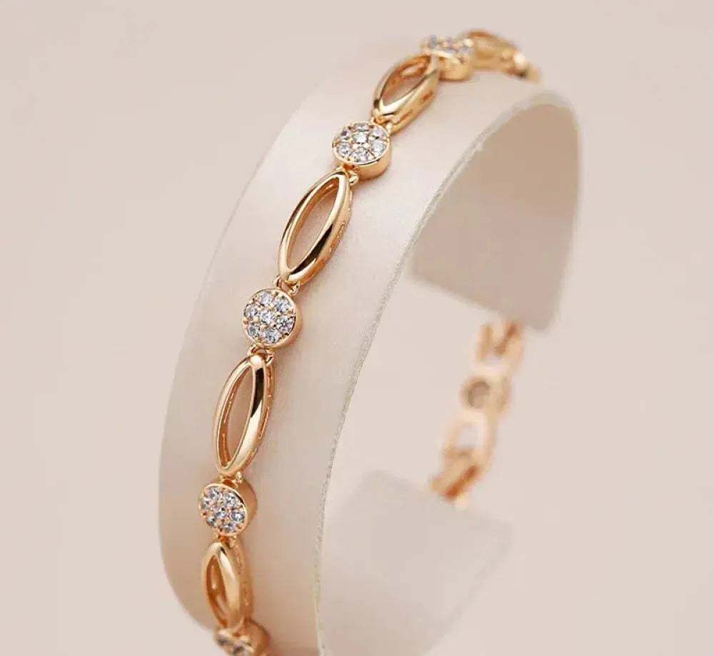 Elegant gold bracelet with cubic zirconia