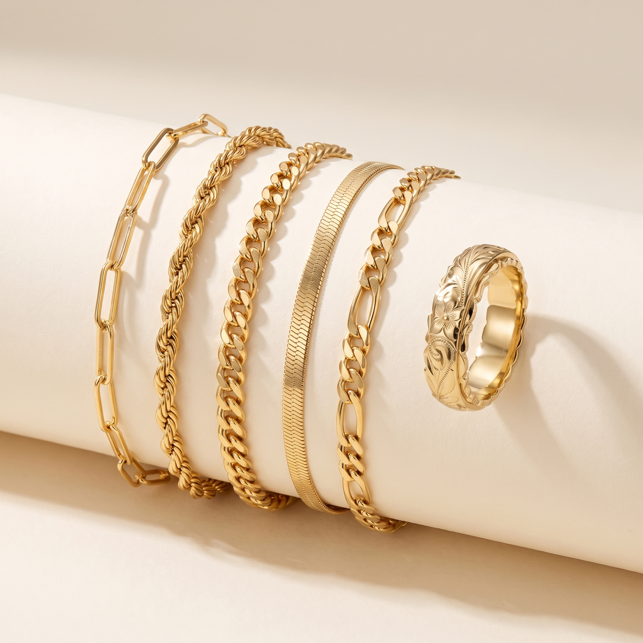 Bundle: Bracelet Set 5 pieces in Gold + Gold Ring “Old Flower”