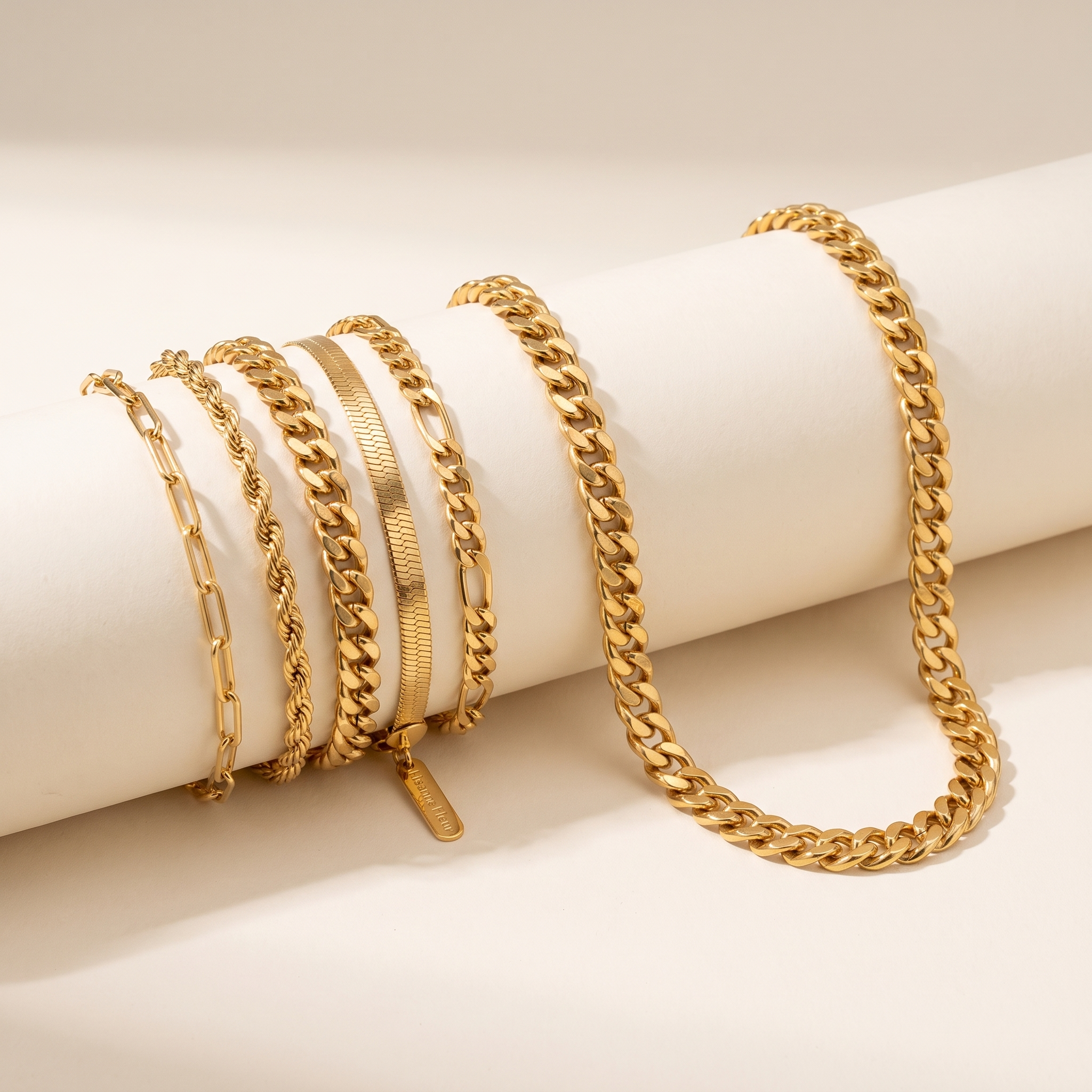 Bundle: Bracelet set 5 pieces in gold + Chunky Cuban link necklace