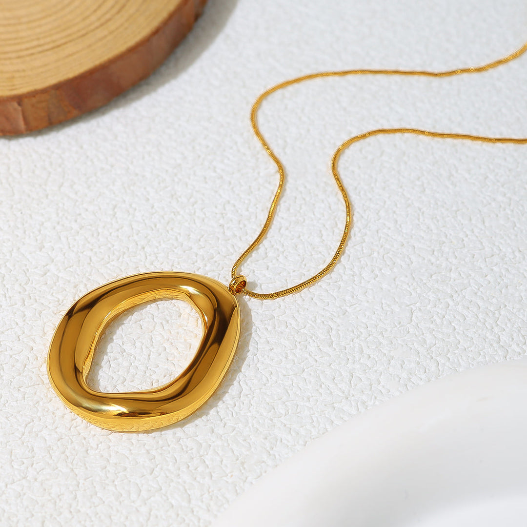 Gold Oval Necklace in Plated Metal