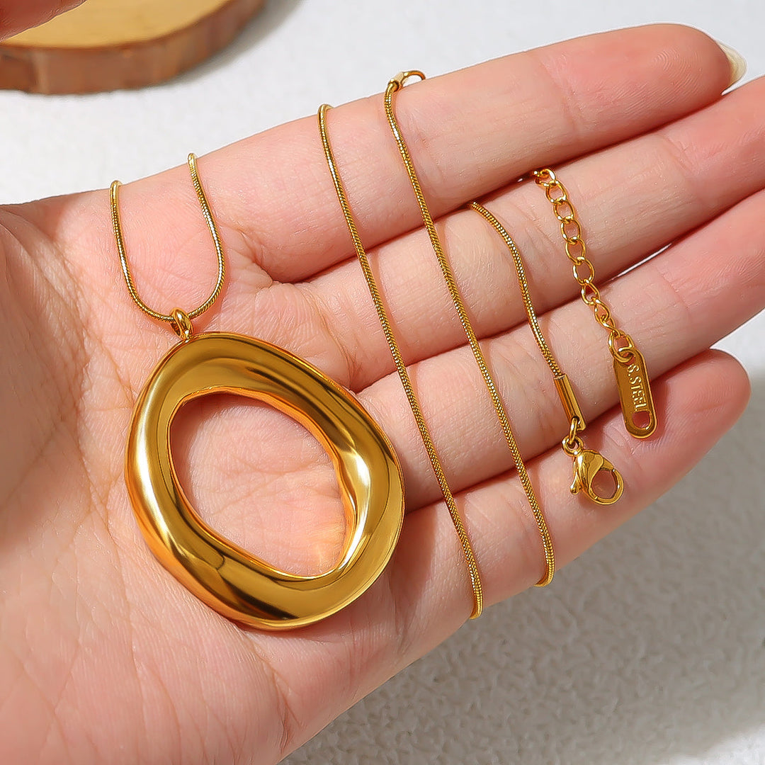 Gold Oval Necklace in Plated Metal