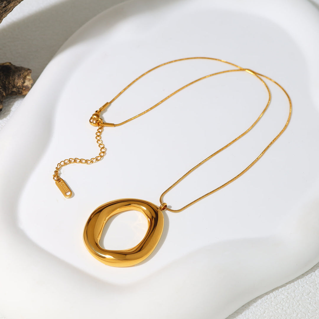Gold Oval Necklace in Plated Metal