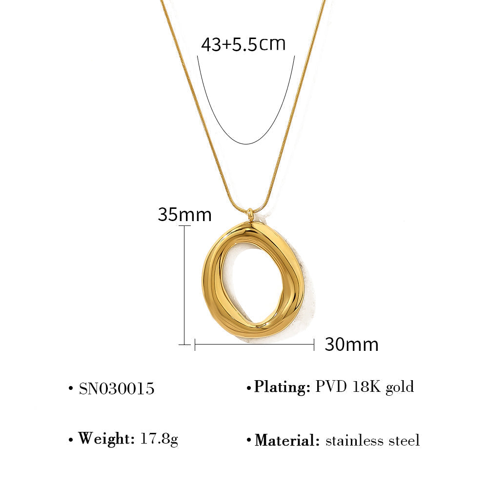 Gold Oval Necklace in Plated Metal