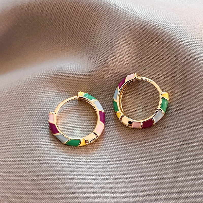 Bundel: Elegante Oorbellen met Gouden Emaille + Tijdloze bloemenoorbellen