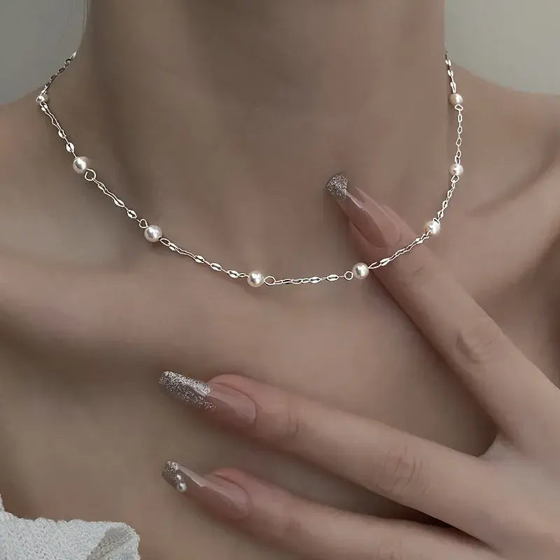 Elegant necklace with lustrous pearls