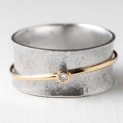 Elegant Golden Ring™ – Silver & Shine