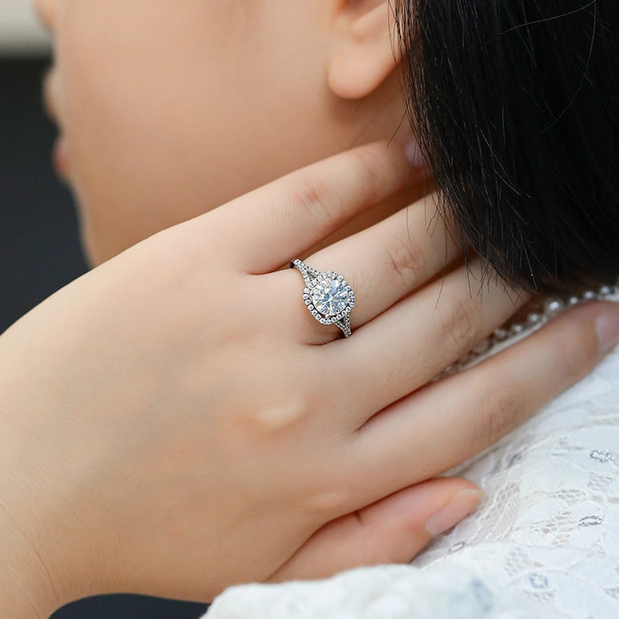 Clara Round Brilliant Diamond Ring