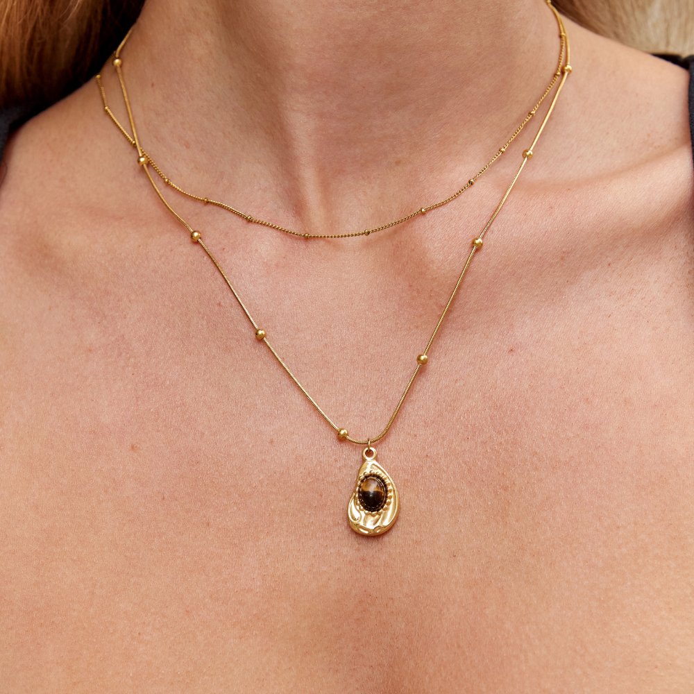 Elegant Gold Necklace with Tiger's Eye