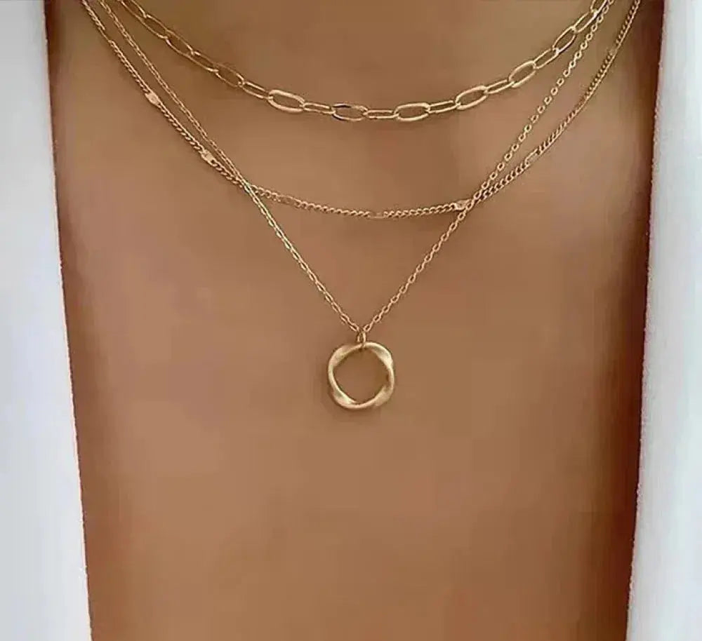 Bundle: Bracelet set 5 pieces in gold + Classic layered gold necklace with pendant